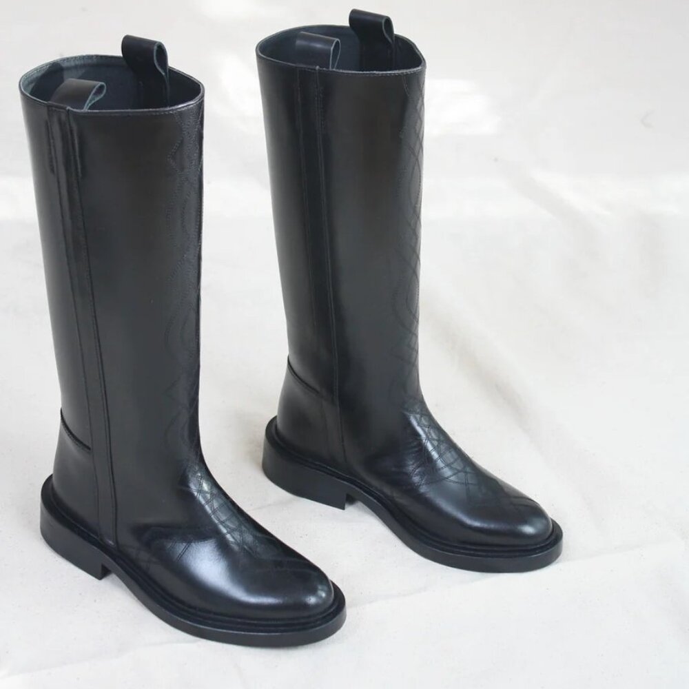 [NWT] HEREU Embroidered Leather Boots (EU39)